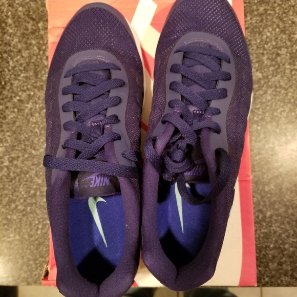 nike air max invigor womens purple